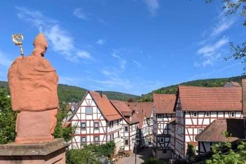 Schon seit längerem wollten wir die Toskana Therme Bad Orb besuchen. Doch knapp 100 Kilometer für Wellness erschienen uns bisher immer zu weit. Gestern nun hatten wir einen passenden Anlass – und was soll ich sagen? Es hat sich gelohnt!  