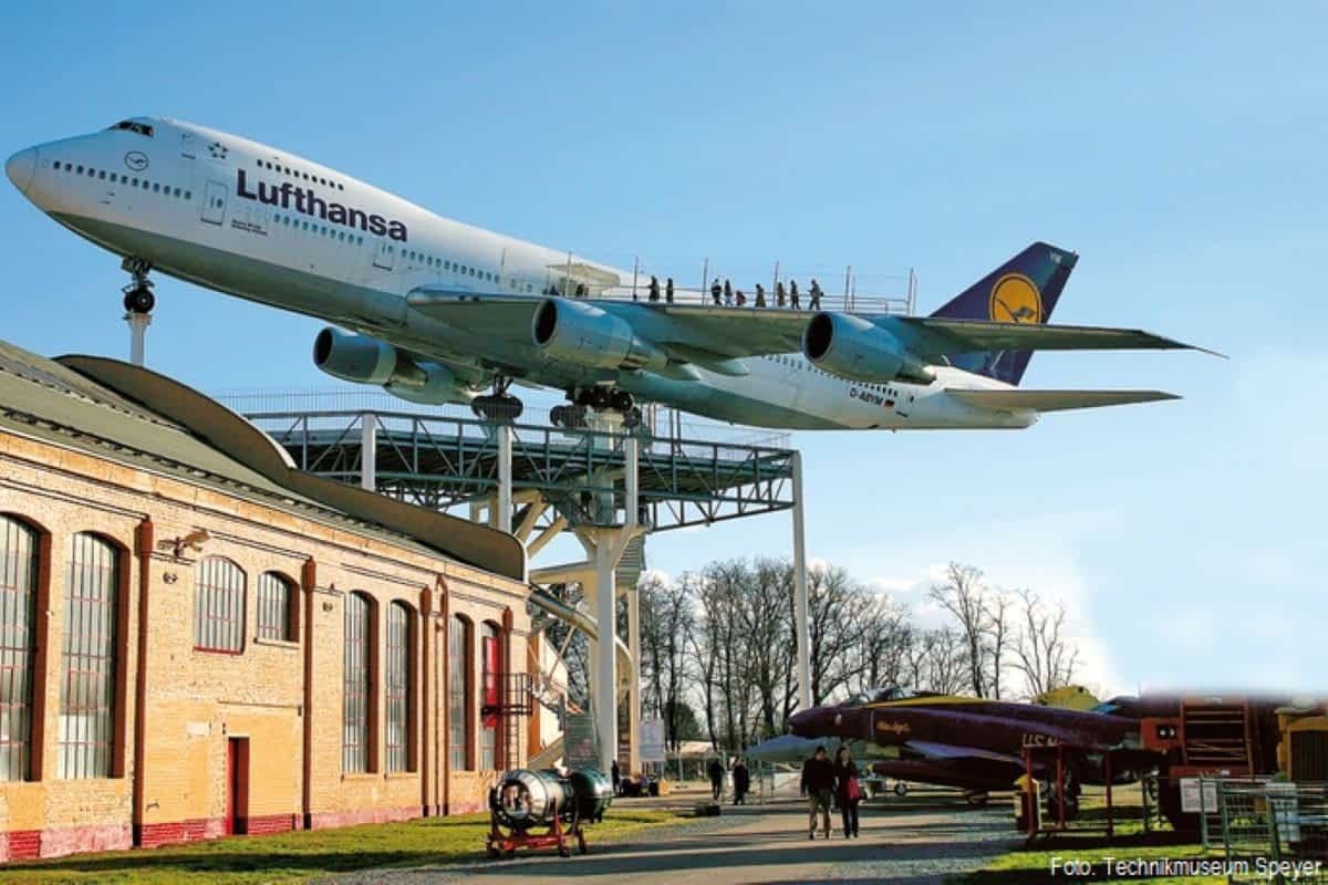 Ausstellungsflugzeug im Technik Museum Speyer Ausstellungsflugzeug im Technik Museum Speyer