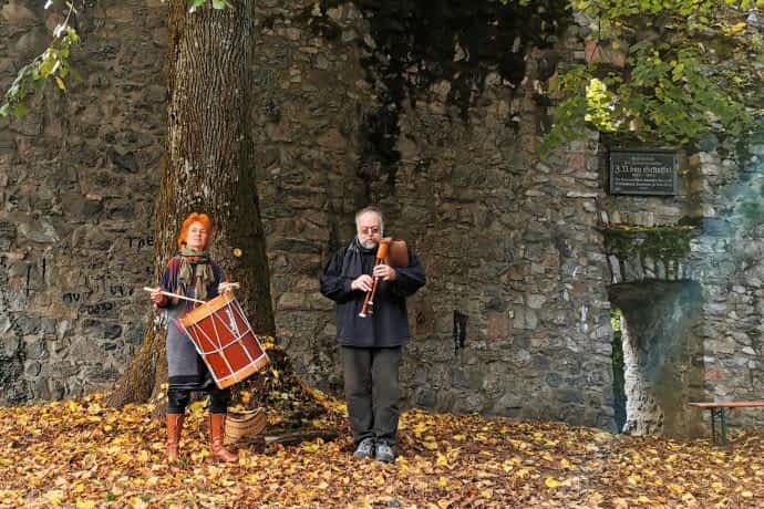 Mittelalterliche Musiker sorgen an der Burgruine Rodenstein für Stimmung