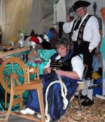 [title] - Die Schäferei Egly lädt für das <strong> 1. Adventswochenende </strong> zur Stallweihnacht ein. Im Schafstall erwartet alle Gäste eine urgemütliche Stallatmosphäre sowie Stände mit weihnachtlichen Produkten: Leckereien vom Lamm und Felle gibt es dort ebenso wie handgefertigten Schmuck, selbst gestrickte Mützen, Socken oder Schals, Adventskränze, weihnachtliche Dekoartikel oder Holzuhren.