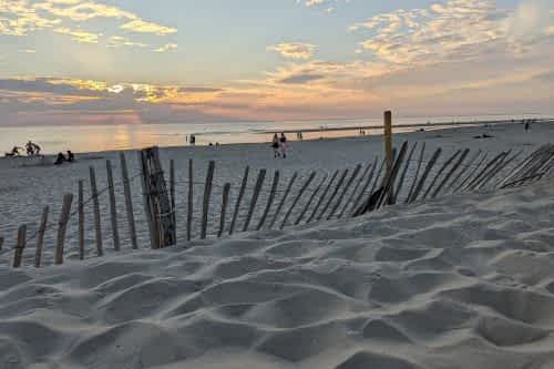 [title] - Es gibt diese Orte, an denen man ankommt, tief durchatmet und weiß: Hier bleibe ich. Schoorl in Nordholland ist für uns genau so ein Ort..