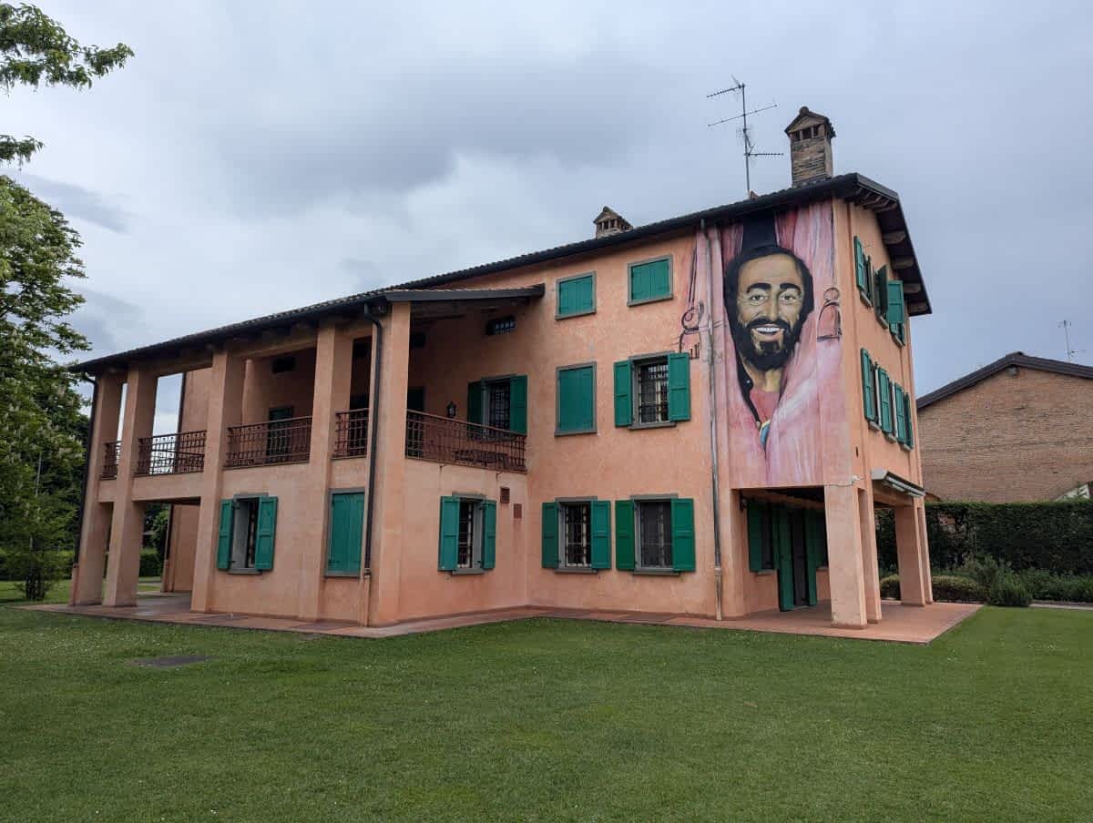 Das Haus von Luciano Pavarotti – heute ein Museum, einst sein Zuhause