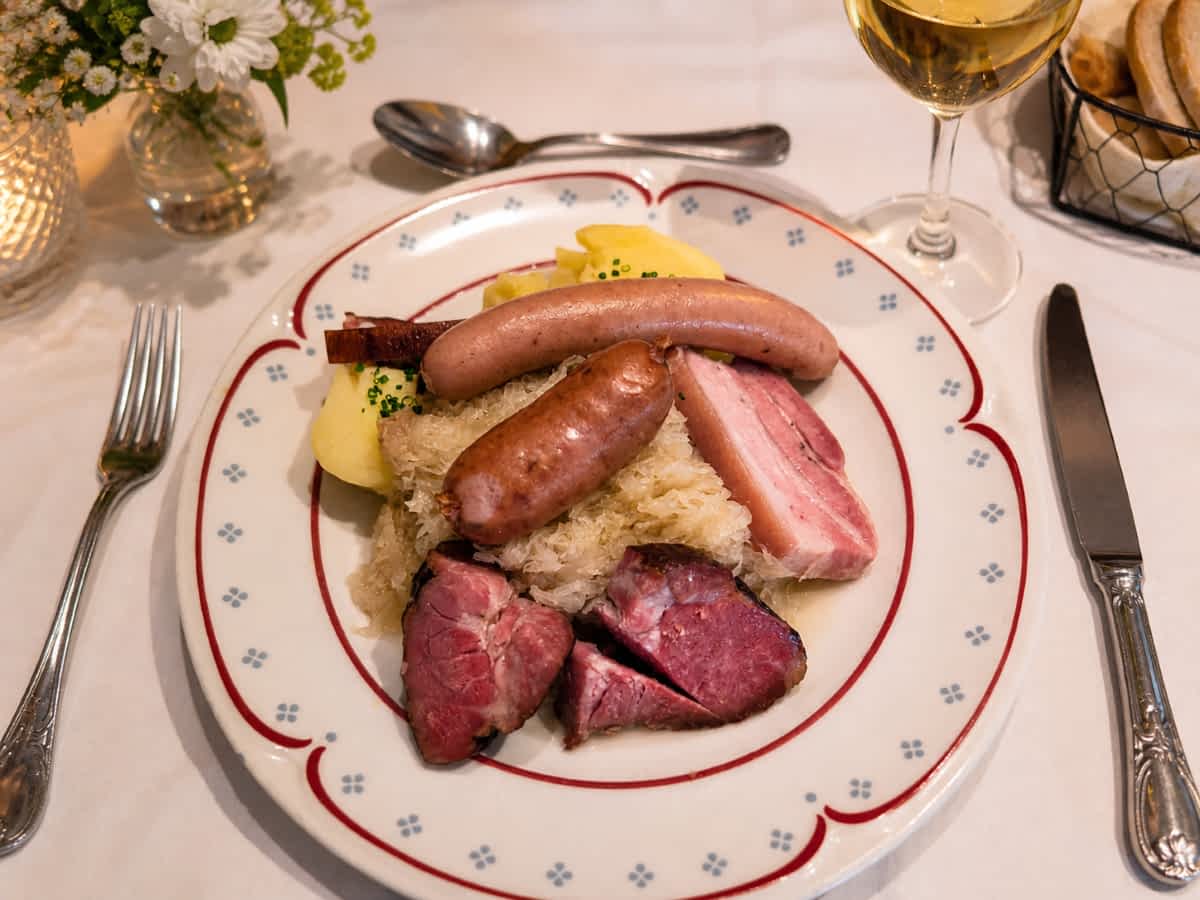elsass-choucroute-garnie-sauerkrautplatte- elsass-choucroute-garnie-sauerkrautplatte-