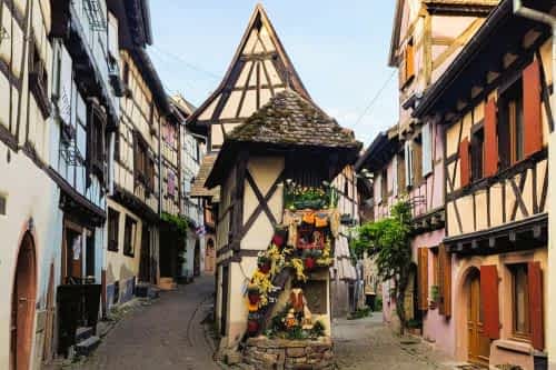 [title] - Zwischen Weinbergen, Vogesen und charmanten Fachwerkdörfern zeigt sich Frankreich von seiner schönsten Seite. Entdecke unsere Tipps für Radtouren, Weinorte und die französische Lebensart – perfekt für einen genussvollen Kurzurlaub.<br /><p><strong>Elsass-Highlights entdecken </strong> 👉</p>