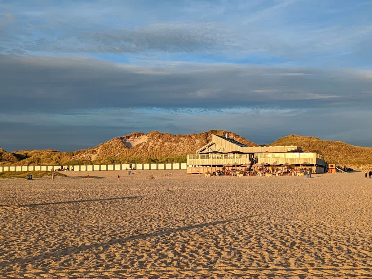 Der Strandpavillon Hargen aan Zee